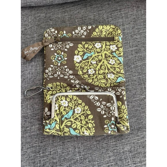 Vera Bradley Bi Fold Wallet With Kiss Coin Pocket & ID Holder Sittin In A Tree - Picture 3 of 9